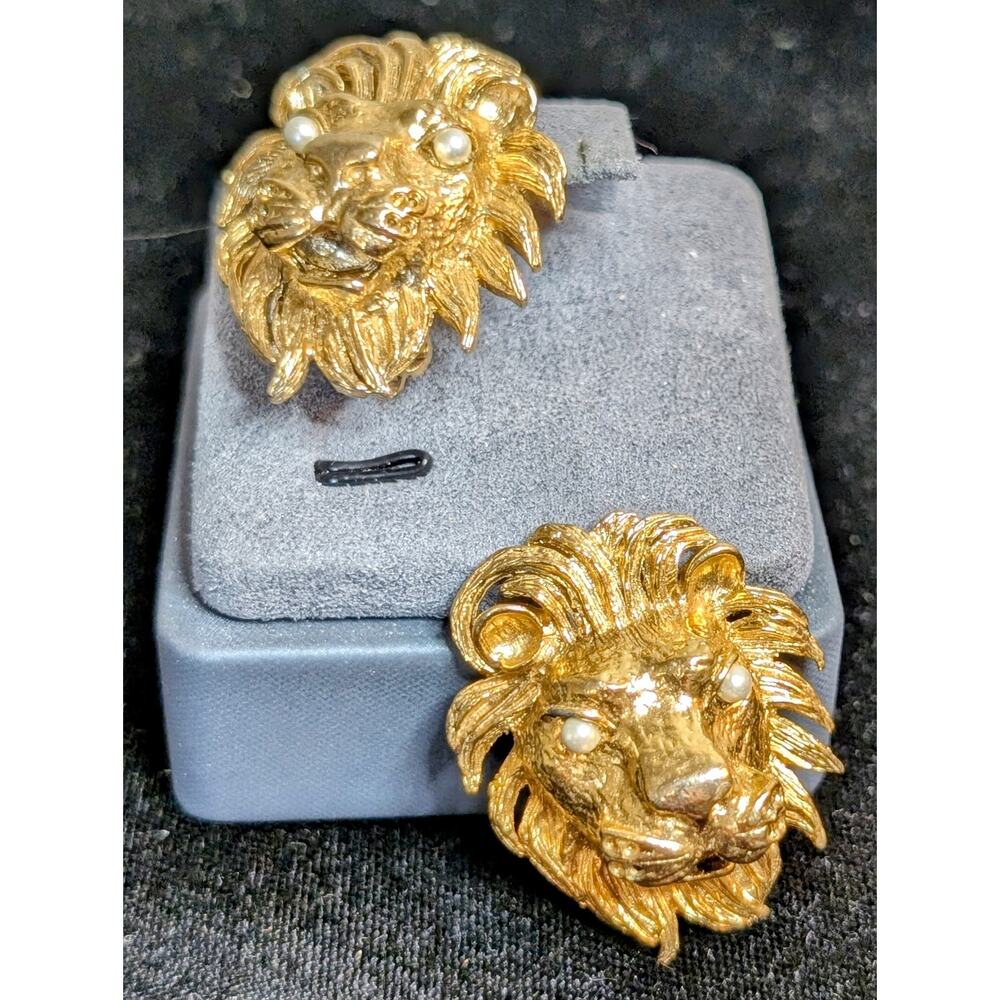 Vintage Gold Tone Pearl Eye Lion Head Clip On Earrings